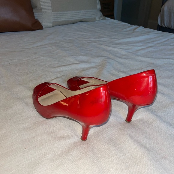 Red Vero Cuio Heels 8M - Picture 6 of 7